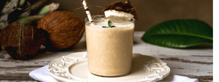 Lee más sobre el artículo Smoothie de melocotón, leche de coco y lima.