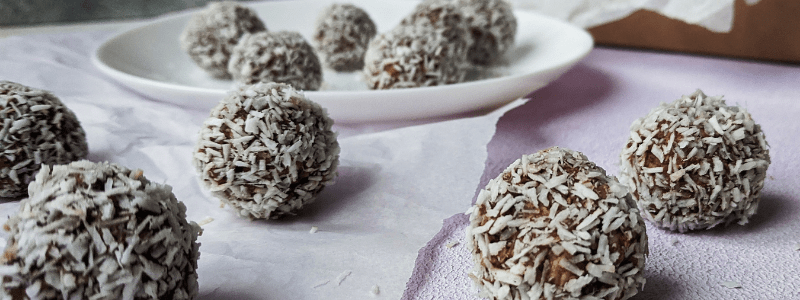 En este momento estás viendo Trufas veganas con coco y café